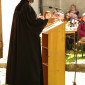 Als Vertreter der gastgebenden Kirchengemeinde Gutenstetten begrüßt Pfarrer Schultheiß die Gäste